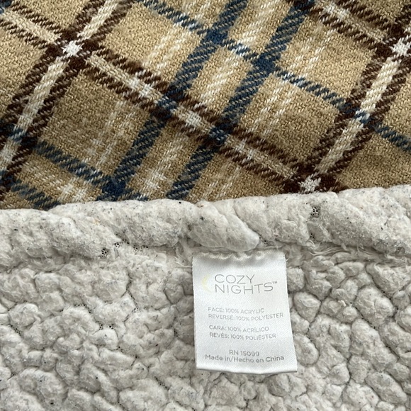 Sherpa Lined Throw - Picture 2 of 2